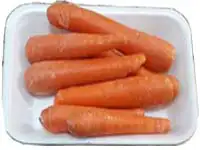 Envasado de zanahorias en bandejas